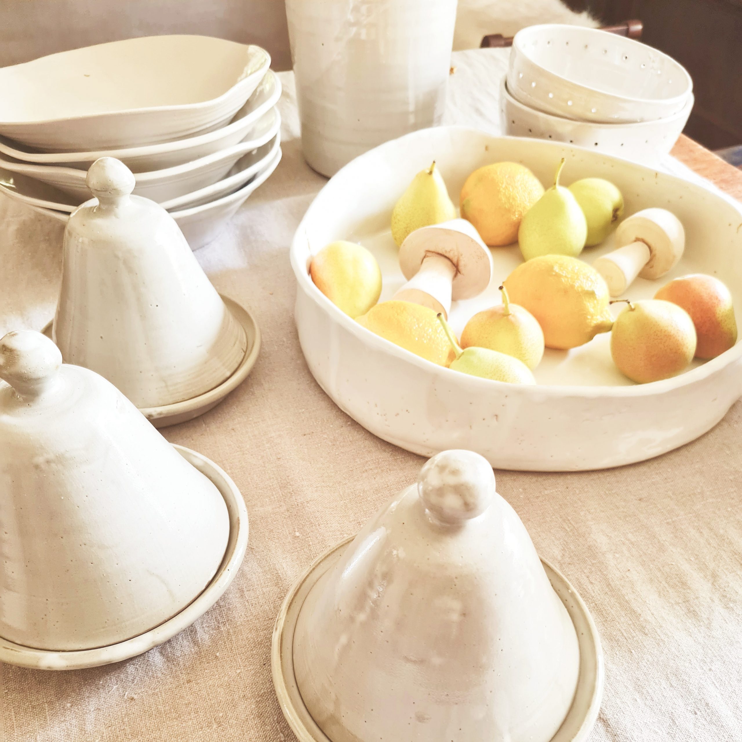 Handmade ceramic butter/cheese plate with dome Handmade ceramic butter/cheese plate with dome - Image 3