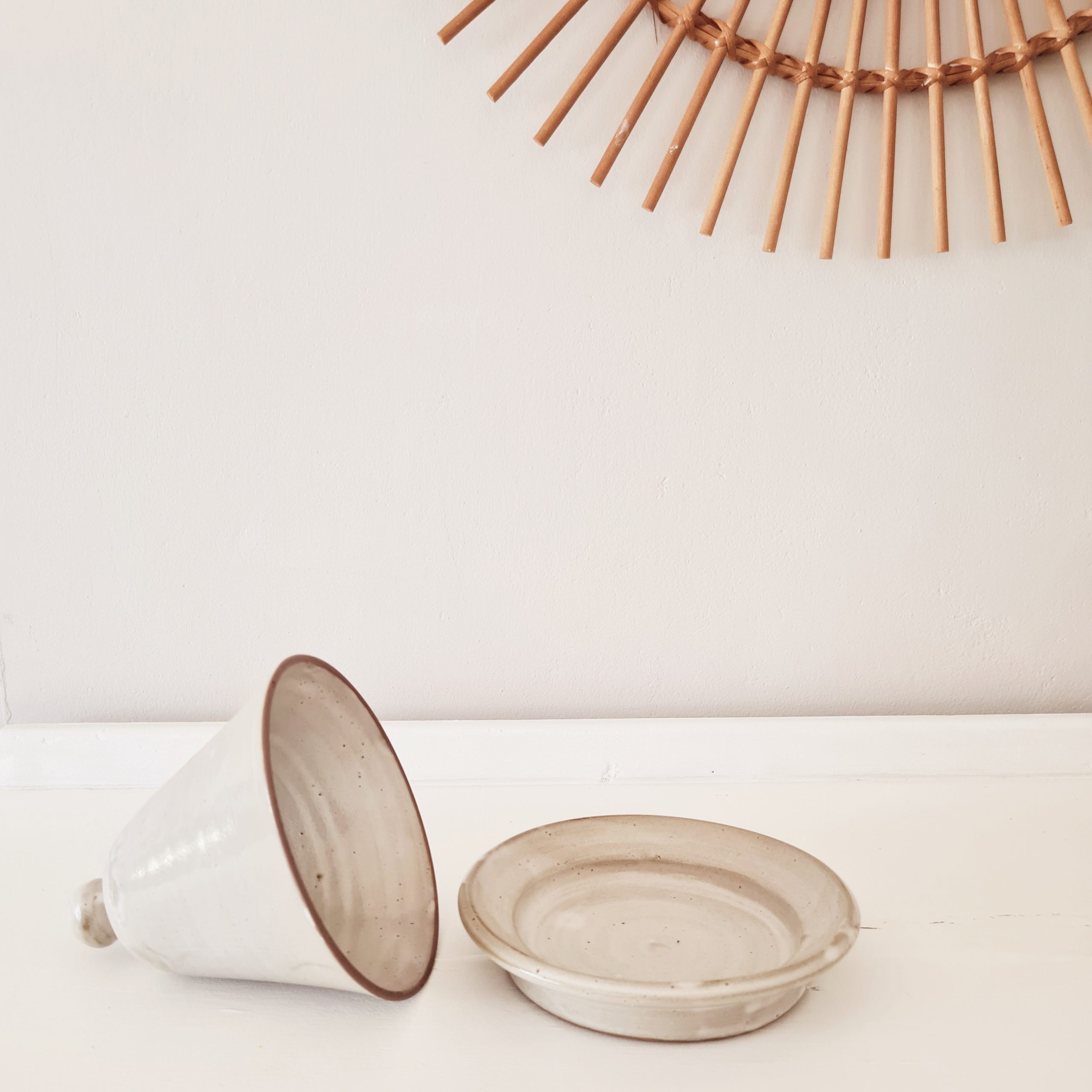 Handmade ceramic butter/cheese plate with dome Handmade ceramic butter/cheese plate with dome - Image 2