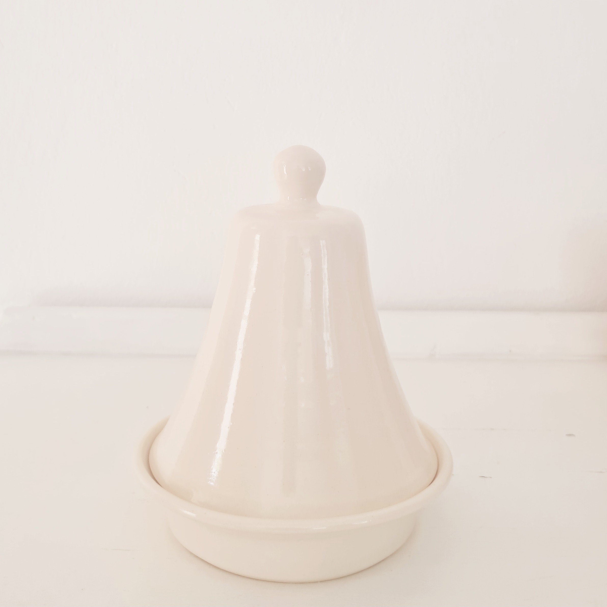 Handmade ceramic butter/cheese plate with dome Handmade ceramic butter/cheese plate with dome - Image 4