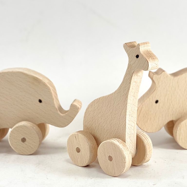 Set of giraffe, elephant & lion cars - beech wood Set of giraffe, elephant & lion cars - beech wood - Image 2