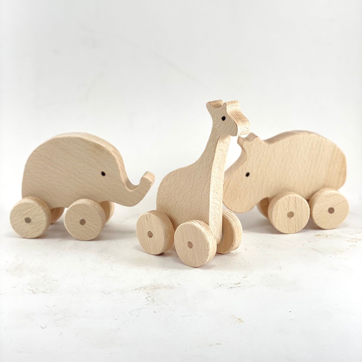 Set of giraffe, elephant & lion cars - beech wood Set of giraffe, elephant & lion cars - beech wood