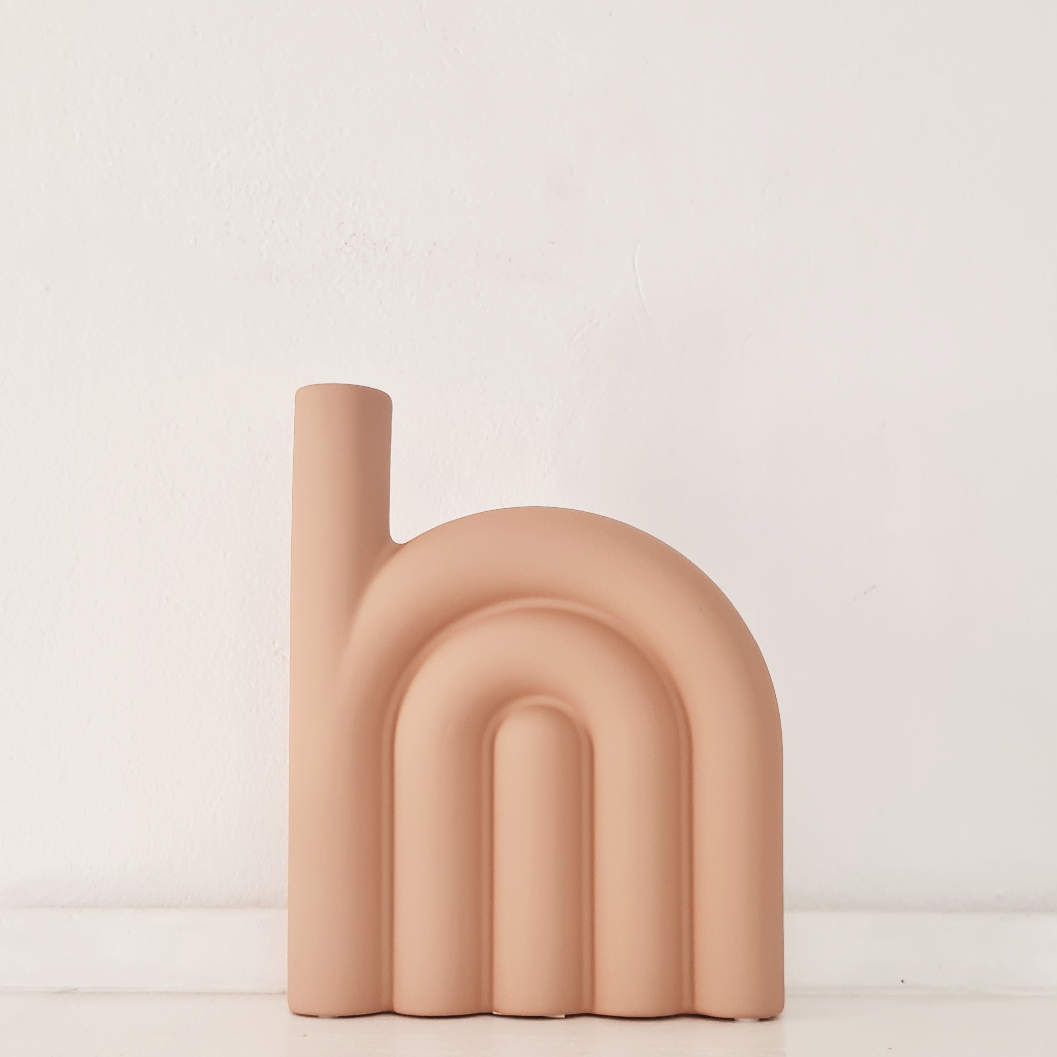 Nude-tan arch ceramic candlestick Nude-tan arch ceramic candlestick