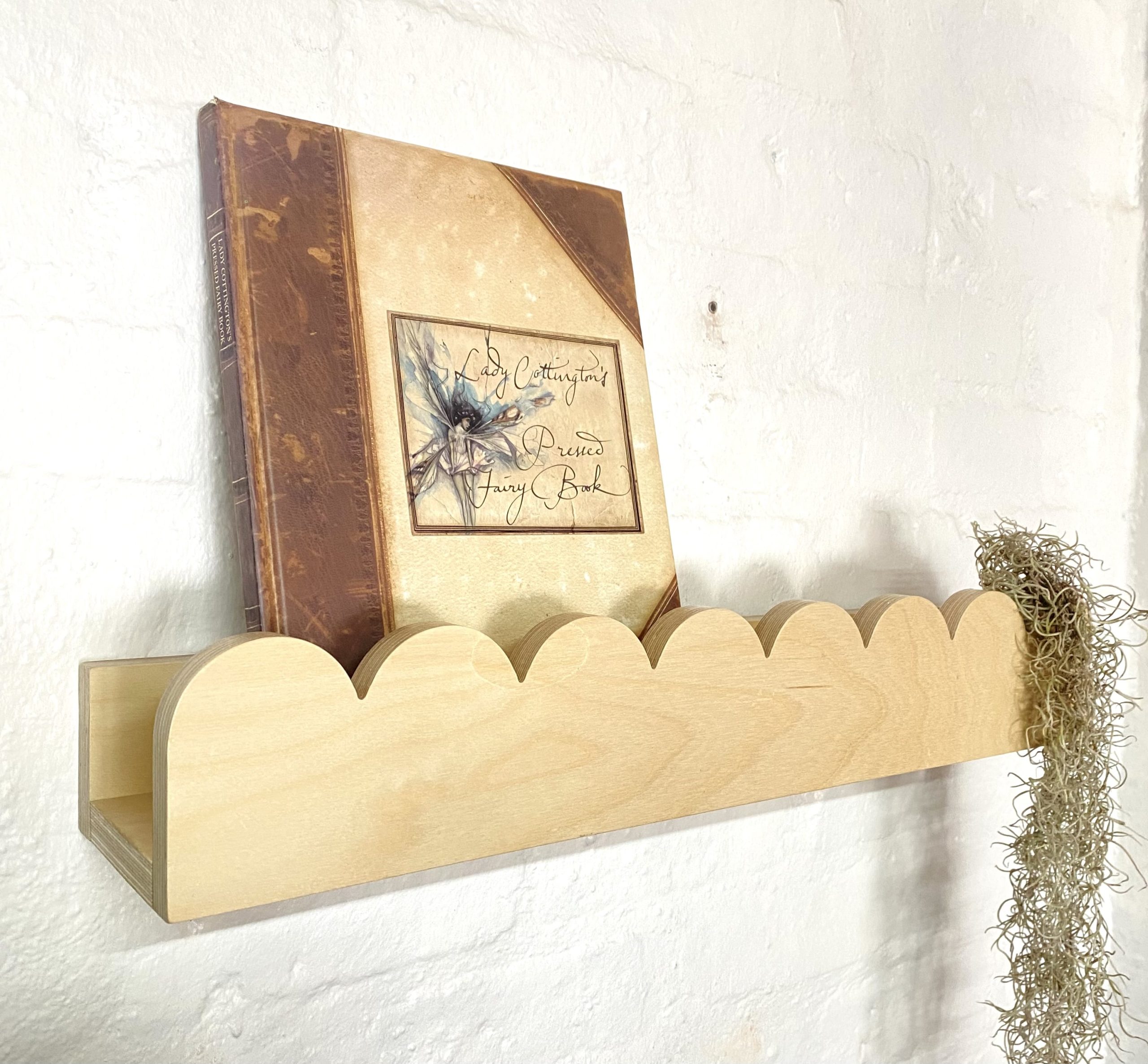 Two way scallop shelf - Birch wood Two way scallop shelf - Birch wood