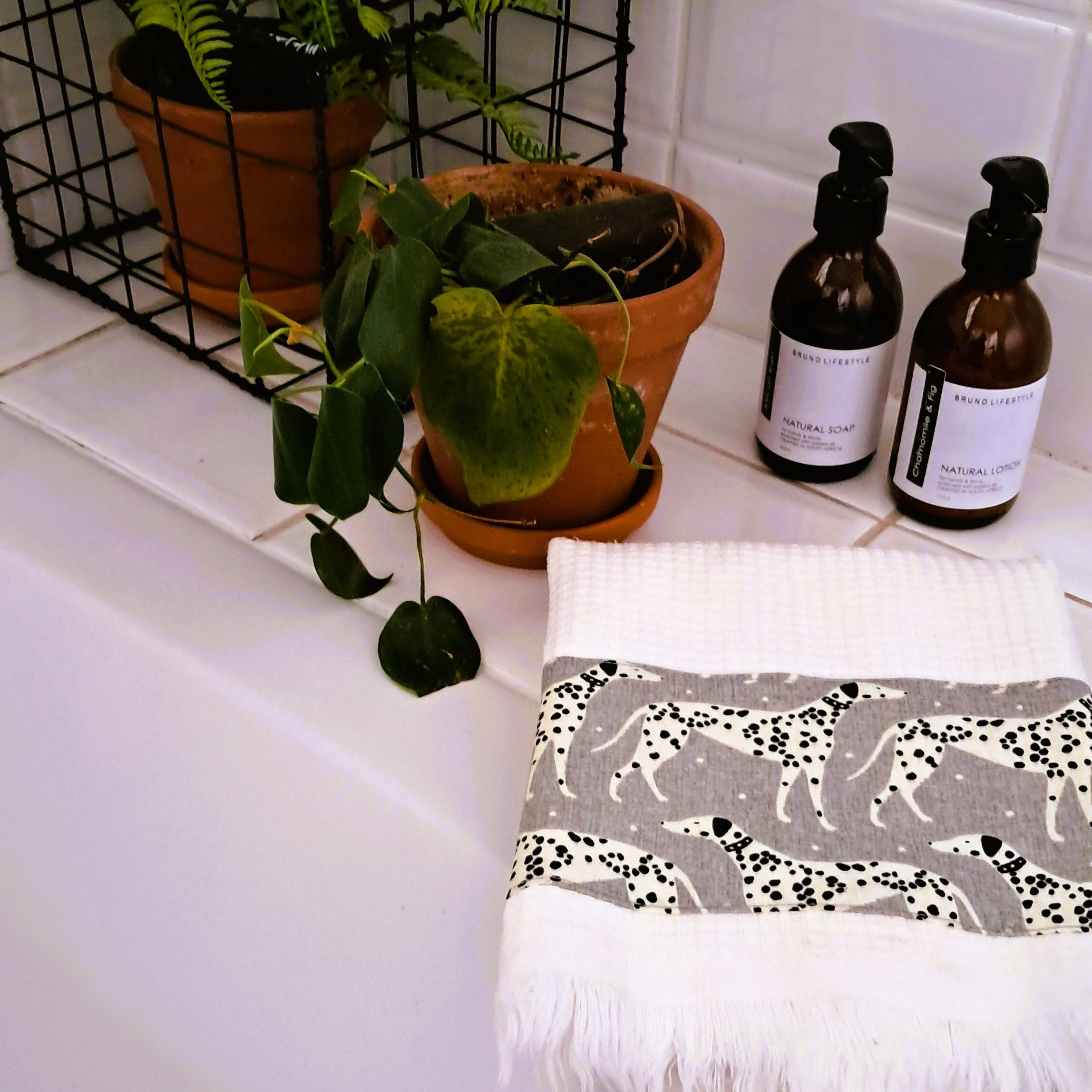 Luxury waffle guest towel with Dalmatian detail Luxury waffle guest towel with Dalmatian detail - Image 4